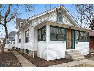 1225 N Washington St, Naperville, IL 60563