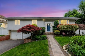 94 Rockland Dr, Jericho, NY 11753