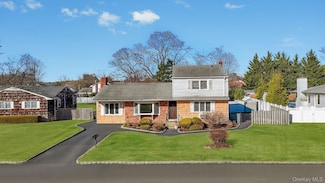 47 Pearsall Place, Deer Park, NY 11729