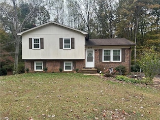 175 Wedgewood Dr, Mount Airy, NC 27030