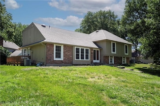 10315 NW Mirror Lake Dr, Kansas City, MO 64152