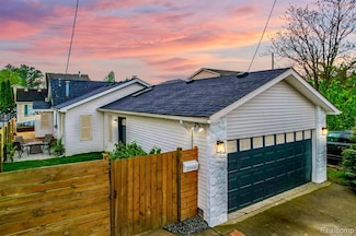 22432 Maple St, Saint Clair Shores, MI 48081
