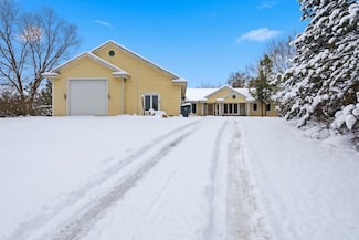 1714 Boulder Ct, Waukesha, WI 53189