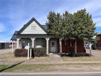 72 W 2nd St, Waldron, AR 72958