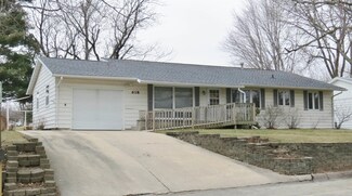 618 S 5th St, Maquoketa, IA 52060