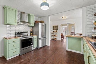 242 7th St, Bangor, ME 04401