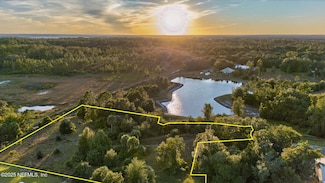 211 Village Dr, Welaka, FL 32193