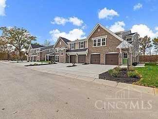 302 Parkview Ln, Miami Township, OH 45150