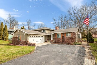 2048 Hidden Valley Dr, Crown Point, IN 46307