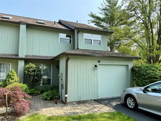 11 Creek Cir, Rhinebeck, NY 12572