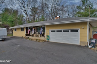 332 Wild Acres Dr, Dingmans Ferry, PA 18328