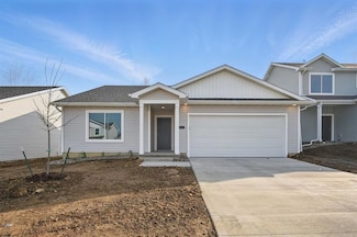 4411 E 43rd Ct, Des Moines, IA 50317