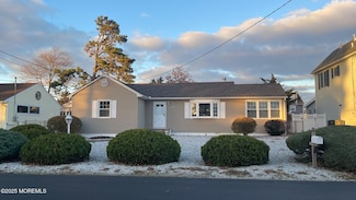 198 Bay Stream Dr, Toms River, NJ 08753