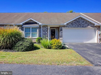 602 Brookview Dr, Greencastle, PA 17225