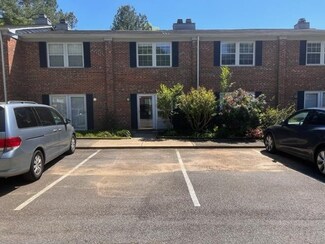 120 Chaucer Ct, Carrboro, NC 27510