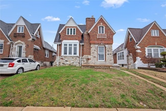 1545 Grape Ave, Saint Louis, MO 63147