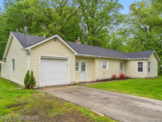 5220 County Line Rd, Lenox, MI 48048