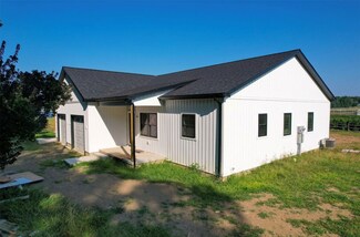 1648 Freeport Rd, North East, PA 16428