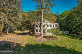 7 Hearthstone Dr, Gansevoort, NY 12831