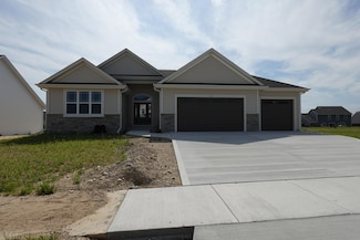 518 Woodside Ct, West Bend, WI 53095