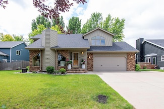 2902 24th Ave S, Fargo, ND 58103