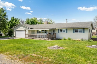 415 9th St, Metolius, OR 97741