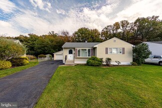 44 Hardwick Dr, Ewing, NJ 08638