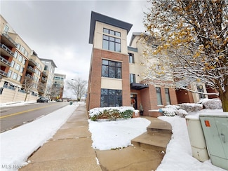 121 N Howard St, Akron, OH 44308