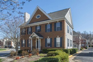 6966 Klett Dr, Fort Belvoir, VA 22060