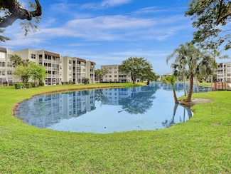 9330 Lagoon Place Unit 301, Davie, FL 33324