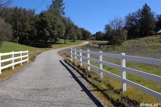 17051 Duggans Rd, Grass Valley, CA 95949