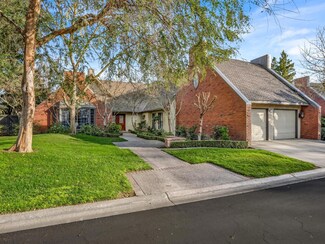 2555 W Bluff Ave Unit 152, Fresno, CA 93711