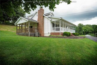 612 Williams Dr, Nitro, WV 25143
