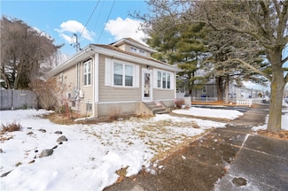 33 Woodhaven Rd, Pawtucket, RI 02861