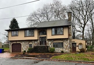 15 Spruce St, Fall River, MA 02720