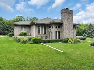 2132 Esquire Ln, Racine, WI 53406