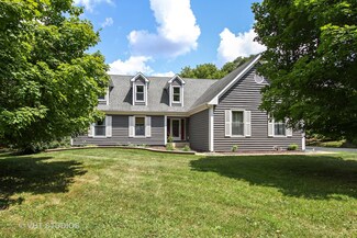 992 Plum Tree Rd, Fox River Grove, IL 60021