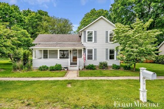 122 S Cedar St, Schoolcraft, MI 49087