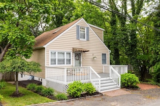 30 Birch Rd, Rocky Point, NY 11778
