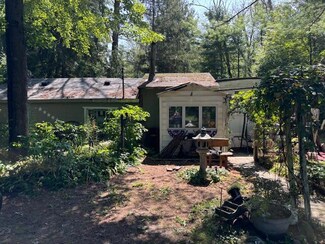 1094 E Jackson St, White Cloud, MI 49349
