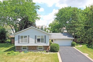597 Kimer Ct, Crystal Lake, IL 60012