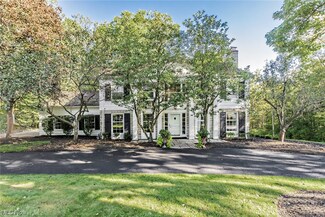 32960 Creekside Dr, Cleveland, OH 44124