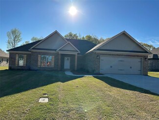 425 Tallahatchie Dr, Wetumpka, AL 36093