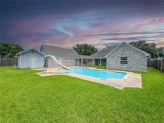 1507 N 24th St, Nederland, TX 77627