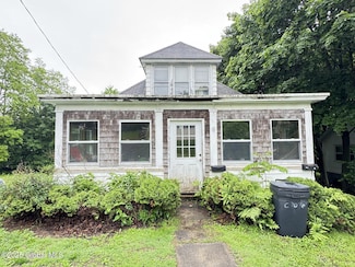 9 Mccleary Ave, Amsterdam, NY 12010