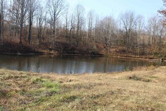 5654 N Cox Rd, Bloomfield, IN 47424