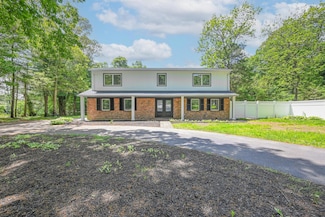 1 Parkhill Ct, Huntington, NY 11743