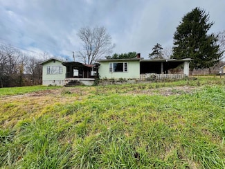 355 Honeysuckle Dr, Kingsport, TN 37663