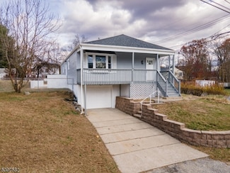 4 Lloyd Ave, Stanhope, NJ 07874