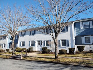 1431 Iyannough Rd Unit 28, Centerville, MA 02632